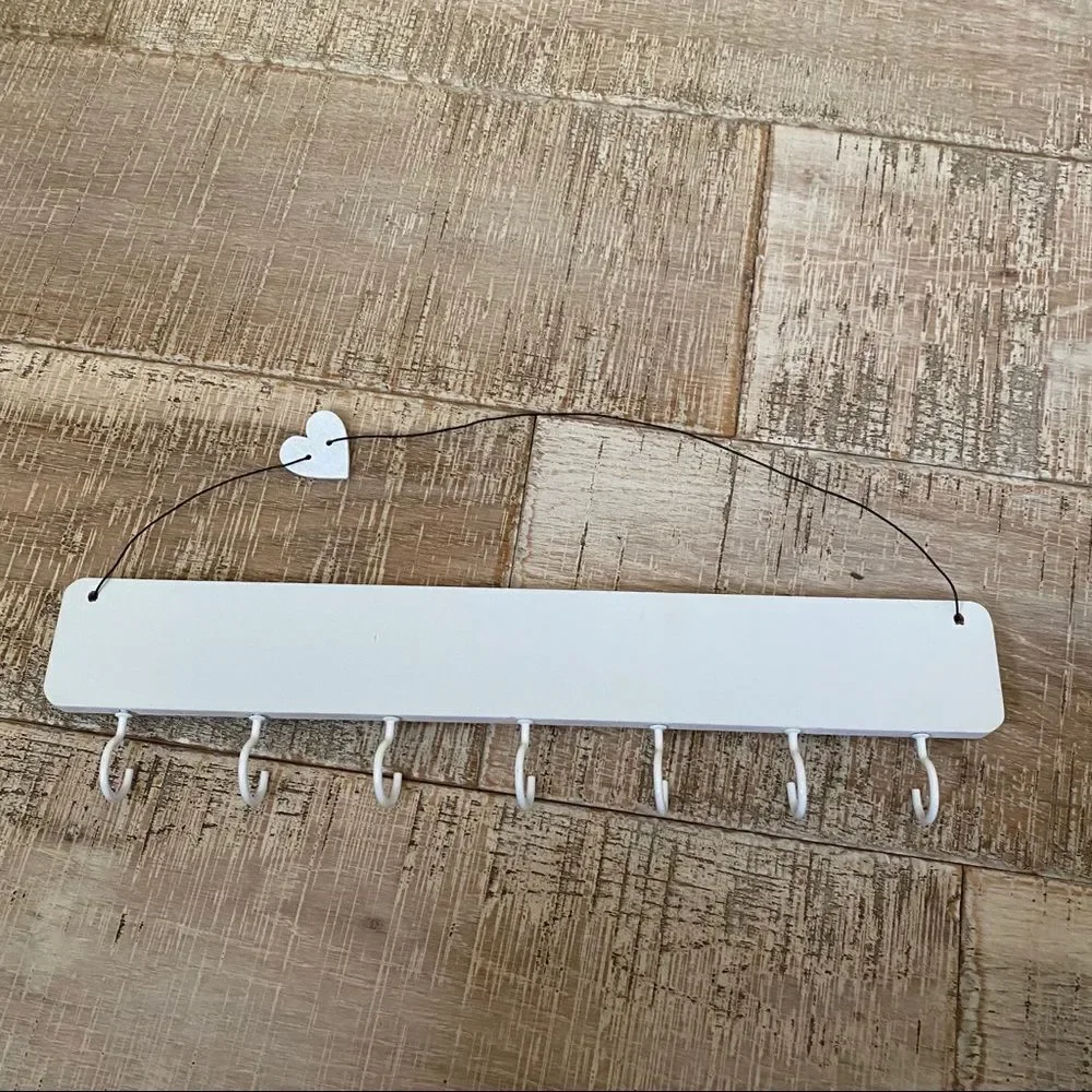 Mum’s Jewelry white decorative hook
